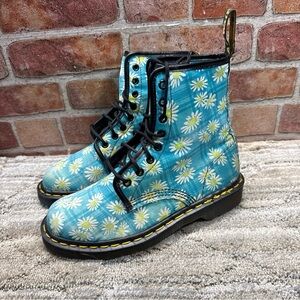 Blue Canvas Daisy Print Rare Dr. Marten Boots Women’s Size 8 Made In England